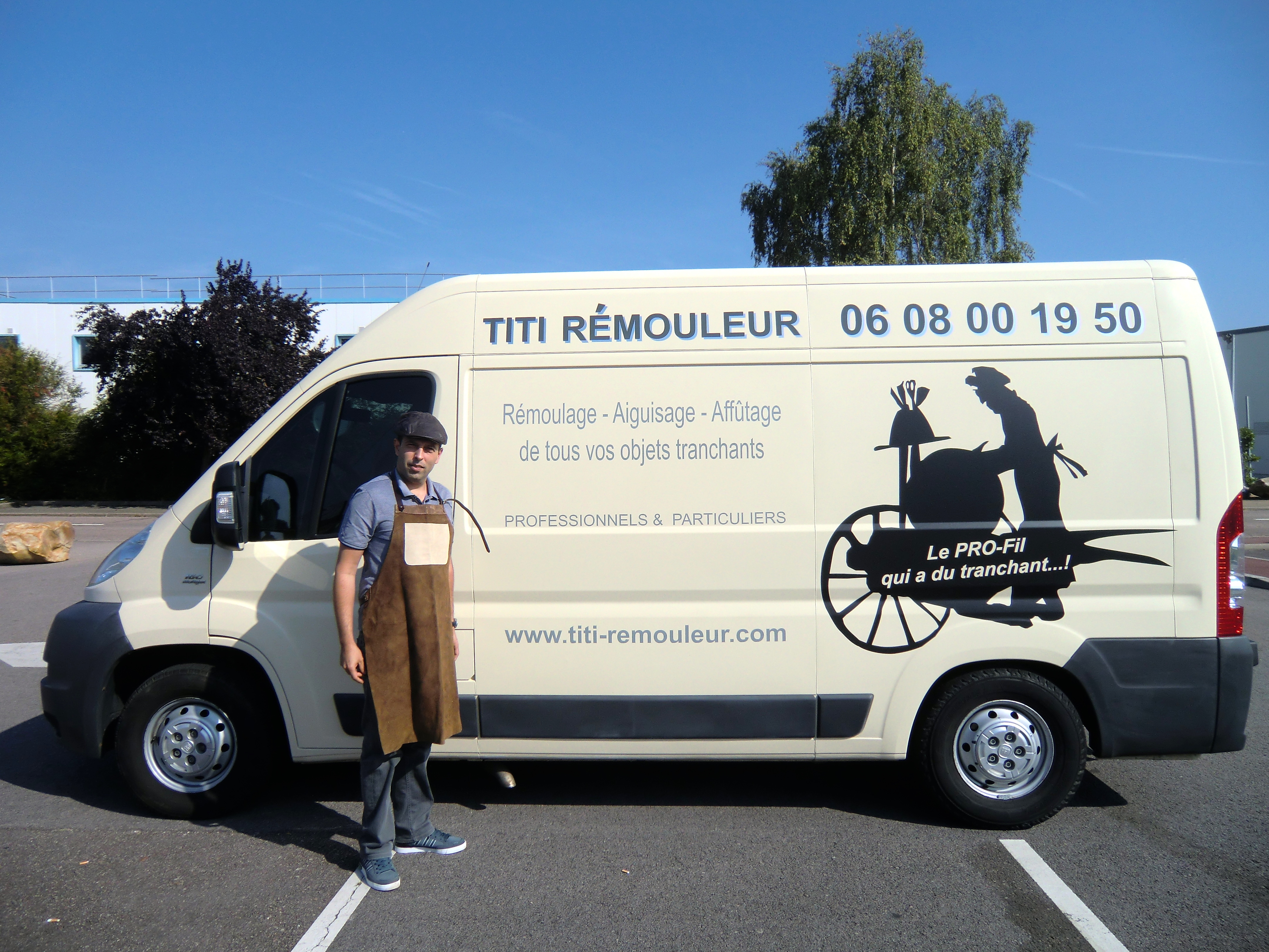 TITI REMOULEUR un espace de travail aménagé en fonction de vos besoins affûtage aiLe PRO-Fil...qui a du tranchant...!guisage de tous vos objets tranchants